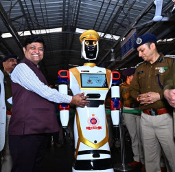 இந்திய ரயில்வேயின் 'கேப்டன் அர்ஜுன்': விசாகப்பட்டினத்தில் களமிறங்கிய பாதுகாக்கும் ரோபோ!