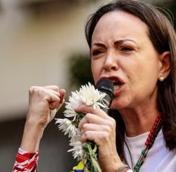 நோபல் பரிசு டிரம்பிடம் தனது விருதை வழங்கிய வெனிசுலா தலைவர் மரியா கொரினா!