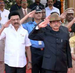 சென்னையில் குடியரசு தின விழா: ஆளுநர் ஆர்.என்.ரவி கொடியேற்றம்!