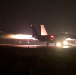 சிரியாவில் ஐஎஸ்ஐஎஸ் தளங்கள் மீது அமெரிக்கா பயங்கர வான்வழித் தாக்குதல்!