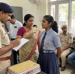 திருடனை விரட்டிப் பிடித்த 14 வயது 'கராத்தே' சிறுமி!