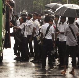 கேரளாவில் கனமழை எச்சரிக்கை: பள்ளி, கல்லூரிகளுக்கு இன்று விடுமுறையா? மாவட்ட வாரியான அதிகாரப்பூர்வ அறிவிப்பு!