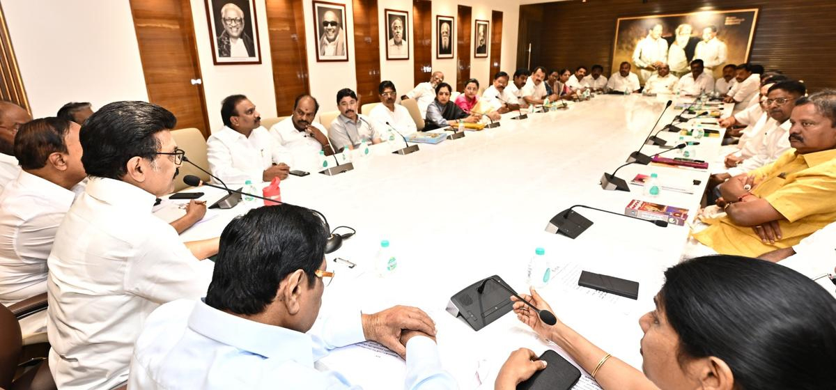 காங்கிரஸ் வேண்டாம்! நாடாளுமன்றத்தில் தனித்து களம் காண திமுக எம்பிக்களுக்கு முதல்வர் மு.க.ஸ்டாலின் அதிரடி உத்தரவு - பின்னணி என்ன?