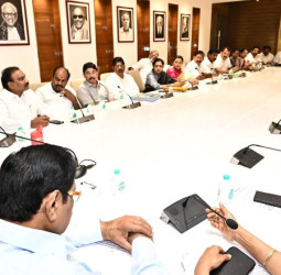 காங்கிரஸ் வேண்டாம்! நாடாளுமன்றத்தில் தனித்து களம் காண திமுக எம்பிக்களுக்கு முதல்வர் மு.க.ஸ்டாலின் அதிரடி உத்தரவு - பின்னணி என்ன?