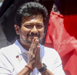 "அமைச்சருக்குத்தான் முதலில் கிளாஸ் எடுக்கணும்!" - பள்ளி மாணவரிடம் அமைச்சர் கீர்த்தனா நடந்து கொண்ட விதத்திற்கு உதயநிதி ஸ்டாலின் கடும் கண்டனம்!