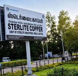 தூத்துக்குடி துப்பாக்கிச்சூடு: குற்றச்சாட்டிற்கு உள்ளான அதிகாரிகள் மீது எடுக்கப்பட்ட நடவடிக்கை என்ன? சென்னை உயர்நீதிமன்றம் அதிரடி கேள்வி!