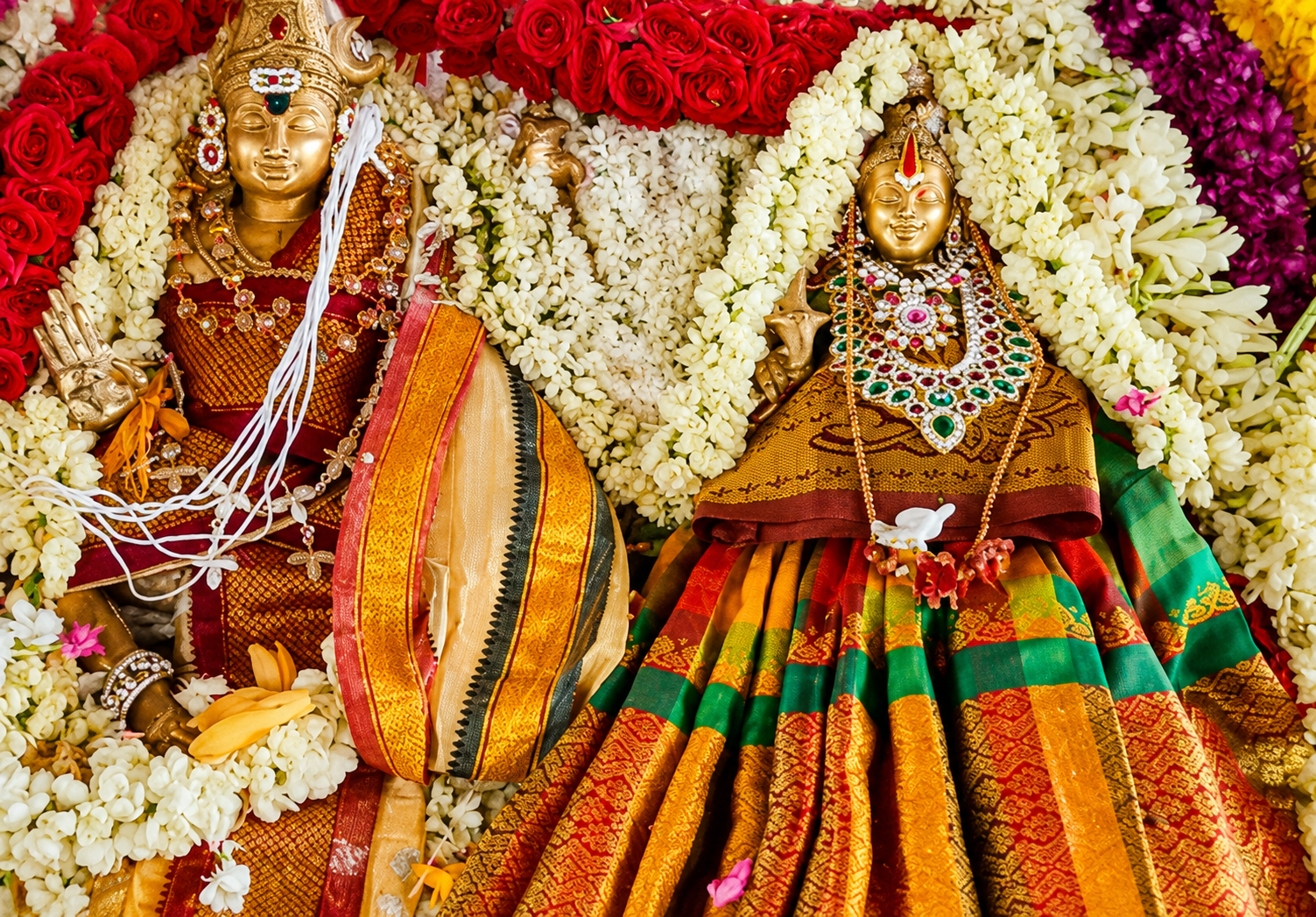 நஞ்சுண்டேஸ்வரர் கோவிலில் கோலாகலமாக நடந்த திருக்கல்யாண வைபவம்: பக்தி பரவசத்தில் திரண்ட ஆயிரக்கணக்கான பக்தர்கள்!