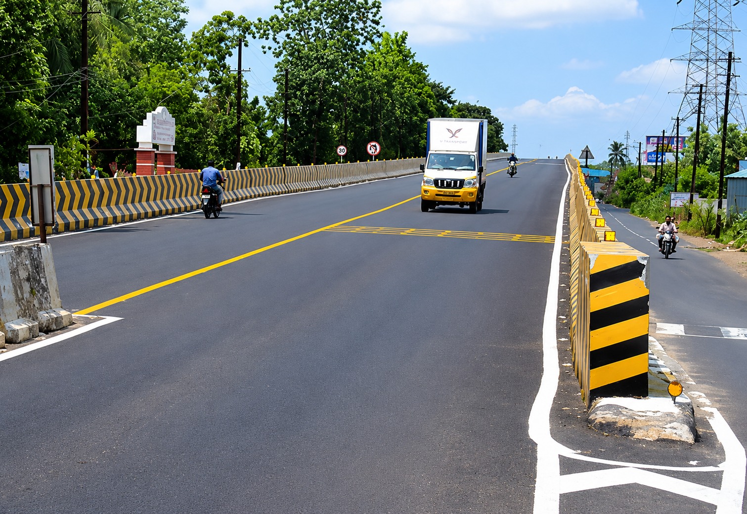 இருளில் மூழ்கிய ரூ.37 கோடி விருத்தாசலம் மேம்பாலம்: தொடர் விபத்துகளுக்கு முற்றுப்புள்ளி வைக்கப்படுமா? கொந்தளிக்கும் மக்கள்