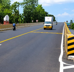 இருளில் மூழ்கிய ரூ.37 கோடி விருத்தாசலம் மேம்பாலம்: தொடர் விபத்துகளுக்கு முற்றுப்புள்ளி வைக்கப்படுமா? கொந்தளிக்கும் மக்கள்