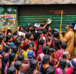 நூலகத்தில் இயங்கும் ரேஷன் கடையால் வாசகர்கள் அவதி: வேறு இடத்திற்கு மாற்ற பொதுமக்கள் அதிரடி வலியுறுத்தல்! - முழு விவரம்