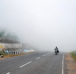கரூர் அருகே குப்பை கிடங்கில் பயங்கர தீ விபத்து: கரும்புகை மூட்டத்தால் போக்குவரத்து அதிரடி மாற்றம்!