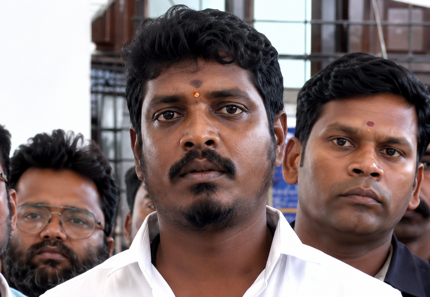 டாஸ்மாக் ஊழியர்களுக்கு மகிழ்ச்சி செய்தி: 25% ஊதிய உயர்வு அறிவித்தார் அமைச்சர் விக்னேஷ்! முழு விவரம்