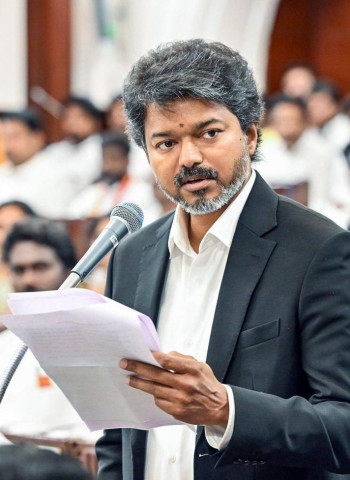 “எனது உடல்மொழி எதேச்சையானது; உள்நோக்கம் கொண்டதல்ல!”: சட்டசபையில் வெடித்த சைகை சர்ச்சைக்கு முதல்வர் விஜய் அதிரடி விளக்கம்