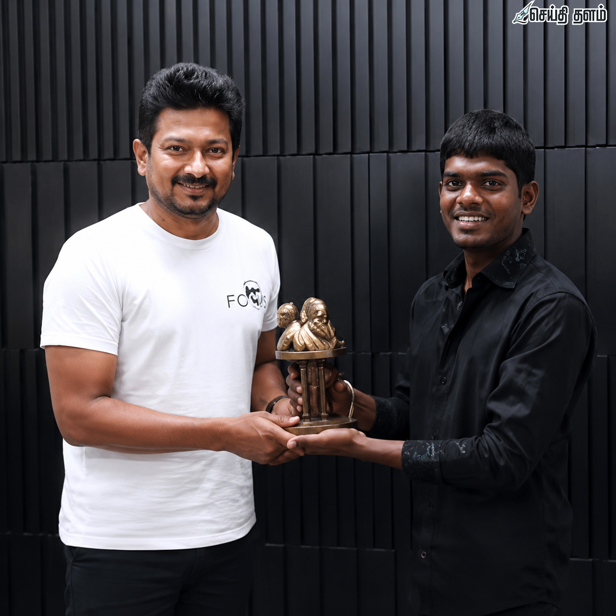 தமிழகத்தின் எதிர்க்கட்சித் தலைவர் உதயநிதி ஸ்டாலினுடன் பிரபல ராப் பாடகர் வேடன் திடீர் சந்திப்பு!