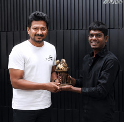 தமிழகத்தின் எதிர்க்கட்சித் தலைவர் உதயநிதி ஸ்டாலினுடன் பிரபல ராப் பாடகர் வேடன் திடீர் சந்திப்பு!