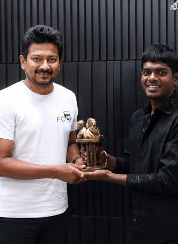 தமிழகத்தின் எதிர்க்கட்சித் தலைவர் உதயநிதி ஸ்டாலினுடன் பிரபல ராப் பாடகர் வேடன் திடீர் சந்திப்பு!