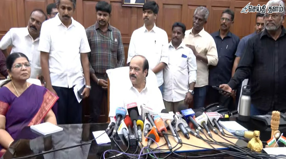 21 எம்.எல்.ஏ.க்கள் தப்பினர்! 4 பேர் மீது பாயும் ஆக்‌ஷன்: அதிமுக விவகாரத்தில் சபாநாயகர் அதிரடி தீர்ப்பு!