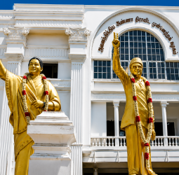 வெளிமாநில தயாரிப்பாளருக்கு டெல்லி பிரதிநிதி பதவியா? முதல்வர் விஜய்க்கு அதிமுக கடும் கண்டனம்; அரசியல் வட்டாரத்தில் பெரும் பரபரப்பு!