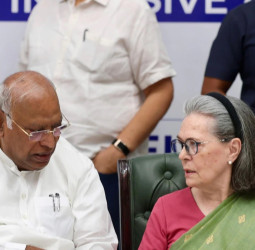 டெல்லியில் பரபரப்பு! இந்தியா கூட்டணி ஆலோசனைக் கூட்டத்தை அதிரடியாகப் புறக்கணித்த திமுக மற்றும் ஆம் ஆத்மி! பின்னணி என்ன?