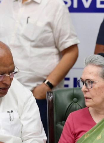 டெல்லியில் பரபரப்பு! இந்தியா கூட்டணி ஆலோசனைக் கூட்டத்தை அதிரடியாகப் புறக்கணித்த திமுக மற்றும் ஆம் ஆத்மி! பின்னணி என்ன?