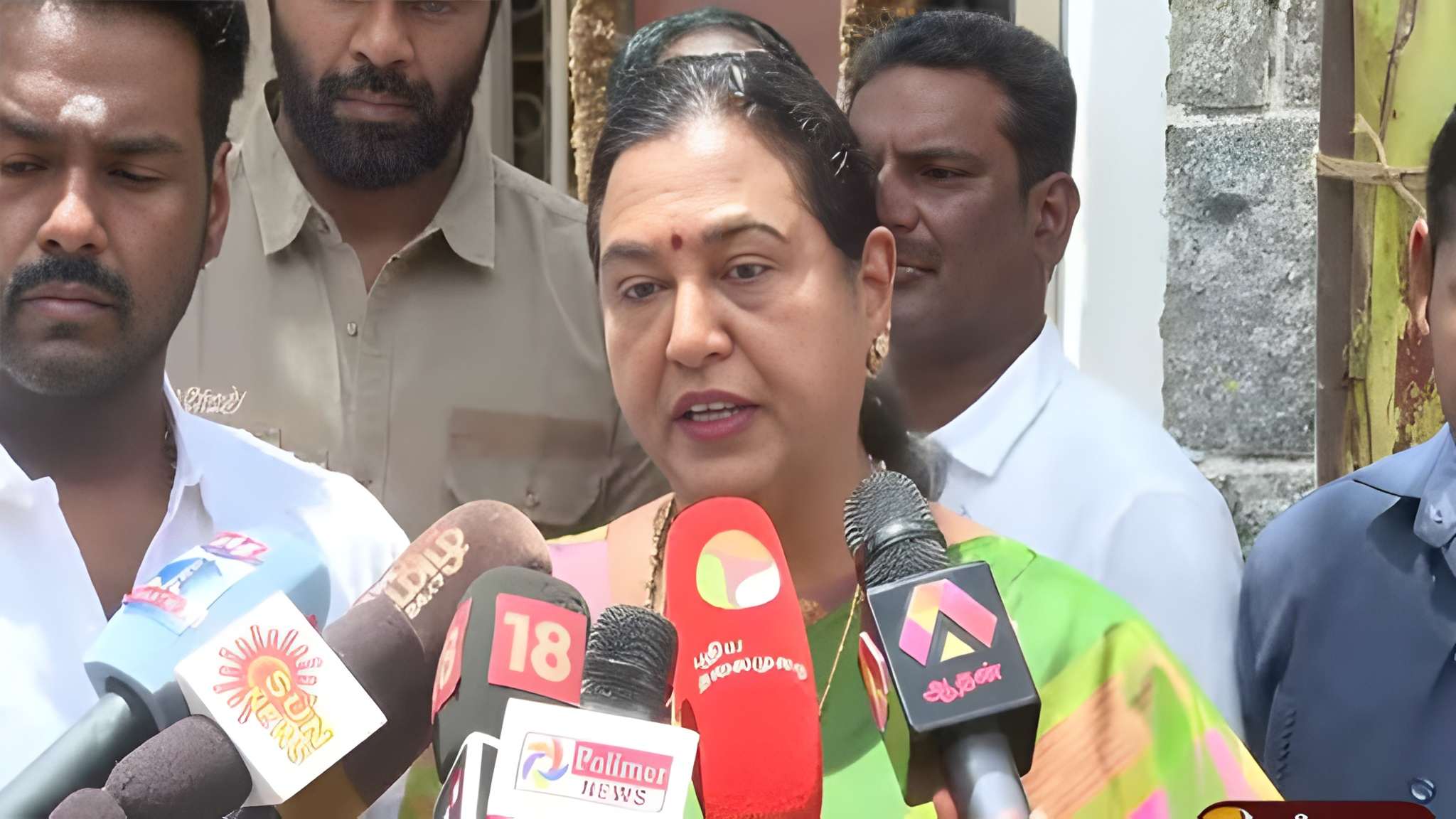 "சட்டமன்றத்தில் மக்கள் பிரச்சினை காலி.. வெறும் தனிமனித துதிபாடல் தான்!" - பிரேமலதா விஜயகாந்த் அதிரடி முழக்கம் words article, social media post short