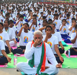 ஜூன் 21 சர்வதேச யோகா தினம் 2026: மன அழுத்தத்தை விரட்டும் 20 நிமிட எளிய ஆசனங்கள்!