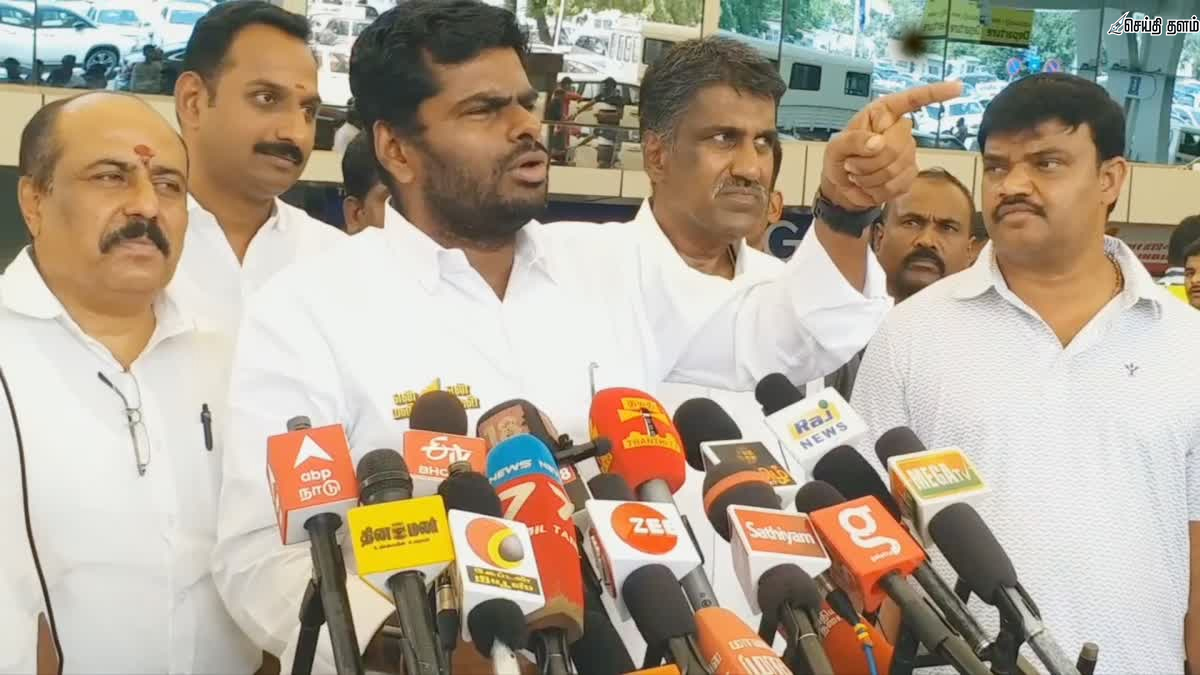 பாஜகவில் இருந்து விலகுகிறாரா அண்ணாமலை? புதிய கட்சி தொடங்க டெல்லி பயணம்!