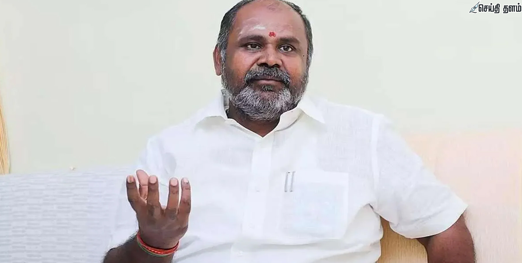 "அதிமுக வாக்காளர்கள் தீண்டத்தகாதவர்களா?" - முதலமைச்சர் விஜய்க்கு ஆர்.பி.உதயகுமார் எழுப்பிய அதிரடி கேள்விகள்!