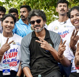 🔥 ஜூன் 26 டாப் 10 செய்திகள்: முதல்வர் விஜயின் அதிரடி அறிவிப்புகள்,  அரசியல் நகர்வுகள், கனமழை எச்சரிக்கை