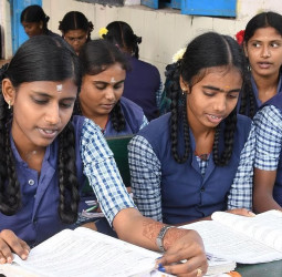 +2 பொதுத்தேர்வு: முதல் நாள் தமிழ் தேர்வு எளிது!