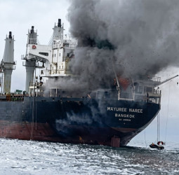 இந்தியா வரும் கச்சா எண்ணெய் கப்பல் மீது ஏவுகணைத் தாக்குதல்!