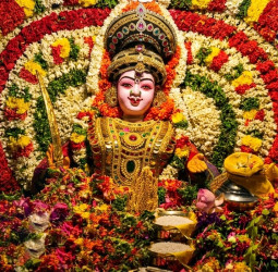 சமயபுரம் மாரியம்மன் கோவில் பூச்சொரிதல் விழா கோலாகலத் தொடக்கம்!