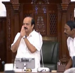 தகுதி நீக்கப் புகார் இருக்கும்போது ராஜினாமாவை ஏற்றது எப்படி? சபாநாயகர் ஜே.சி.டி.பிரபாகரை முற்றுகையிட்ட இபிஎஸ் தரப்பு!
