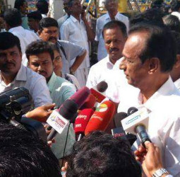 அதிமுகவில் இருந்து மூத்த தலைவர் செம்மலை அதிரடி விலகல்