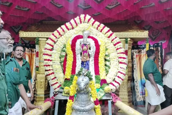 களைகட்டும் சித்திரை திருவிழா! அரோகரா முழக்கத்துடன் கோலாகலத் தொடக்கம்!