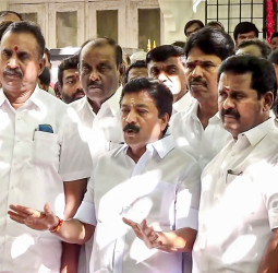 "போங்க போங்க-னு விரட்டாதீங்க.. வாங்க-னு கூப்பிடுங்க!" எஸ்.பி.வேலுமணி!
