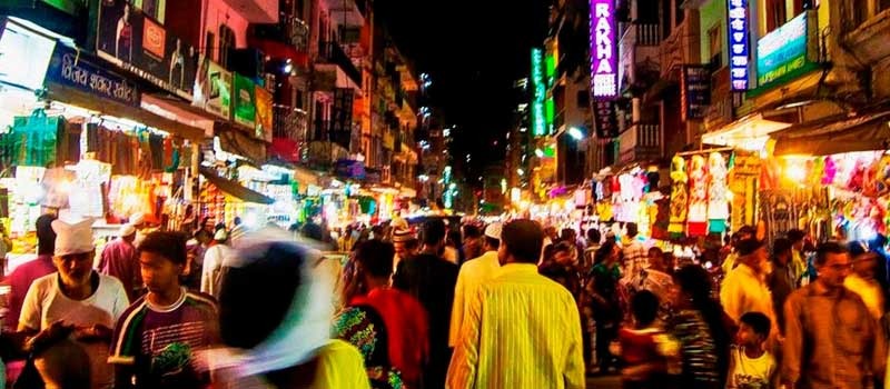 சென்னையின் துடிக்கும் இரவு வாழ்க்கை: ஸ்ட்ரீட் ஃபுட் முதல் கேளிக்கை வரை!