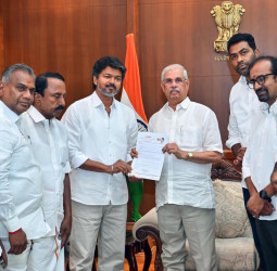 டிவிிகே வெற்றி: ஆளுநருடன் விஜய் சந்திப்பு - கமல் காட்டம்!