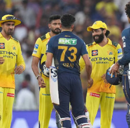 சிஎஸ்கே-வை அலறவிட்ட குஜராத்! ஐபிஎல்-லிருந்து சென்னை வெளியேறி அதிர்ச்சி!