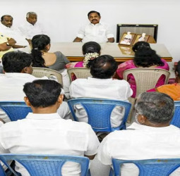 புதுச்சேரியில் 7 நாட்கள் முகாமிடும் அதிமுக எம்.எல்.ஏ.க்கள் - காரணம் என்ன?