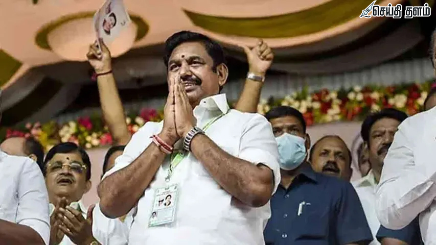 அதிமுகவில் பெரும் பிளவு: 17 எம்.எல்.ஏ-க்களுடன் எடப்பாடி பழனிசாமி தனிமை?