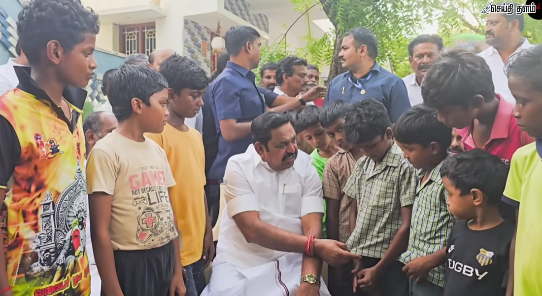 குட்டிப் பையனுடன் இபிஎஸ் செய்த கியூட் சேட்டை.. இணையத்தை ஆக்கிரமித்த வைரல் வீடியோ!