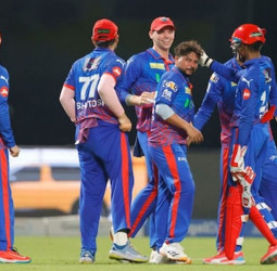 கேகேஆர்-ஐ 40 ரன்கள் வித்தியாசத்தில் துவம்சம் செய்த டெல்லி!