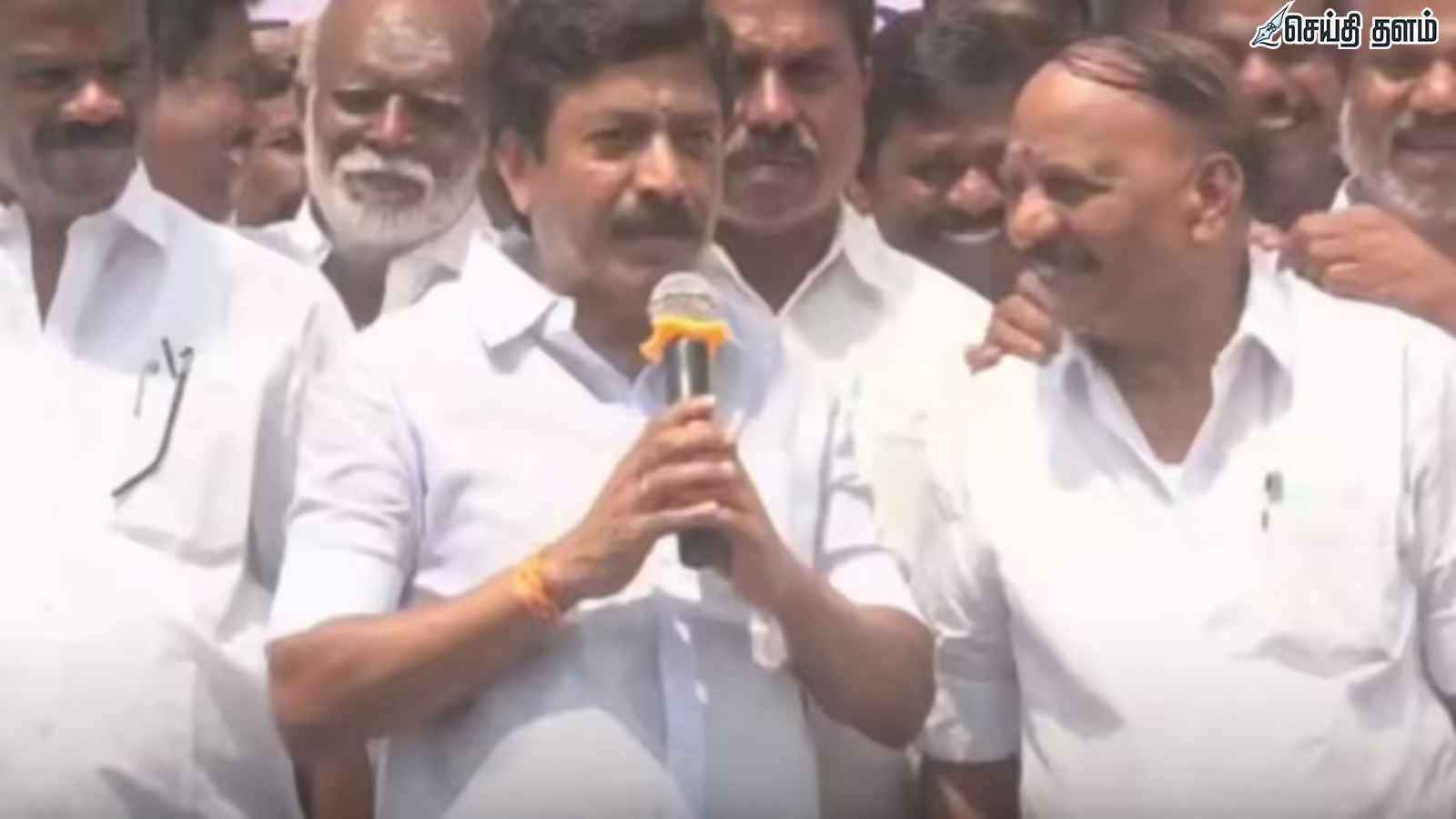 அதிமுகவில் மெகா பிளவு! விஜய்க்கு ஆதரவு தரும் சி.வி. சண்முகம் டீம்?
