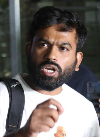 பாட்டி இறந்தும் போன் தர மறுத்த டெல்லி போலீஸ்! மோடி அரசுக்கு எதிராக கொதித்தெழுந்த சிஜேபி (CJP) உறுப்பினர் அபிஜித் தீப்கி!