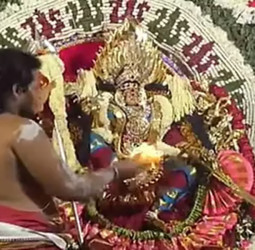 குலசேகரன்பட்டினத்தில் கோலாகலமாக நடந்த தசரா சூரசம்ஹாரம்: 4 அவதாரங்களில் வலம் வந்து சூரனை வதம் செய்த முத்தாரம்மன்!