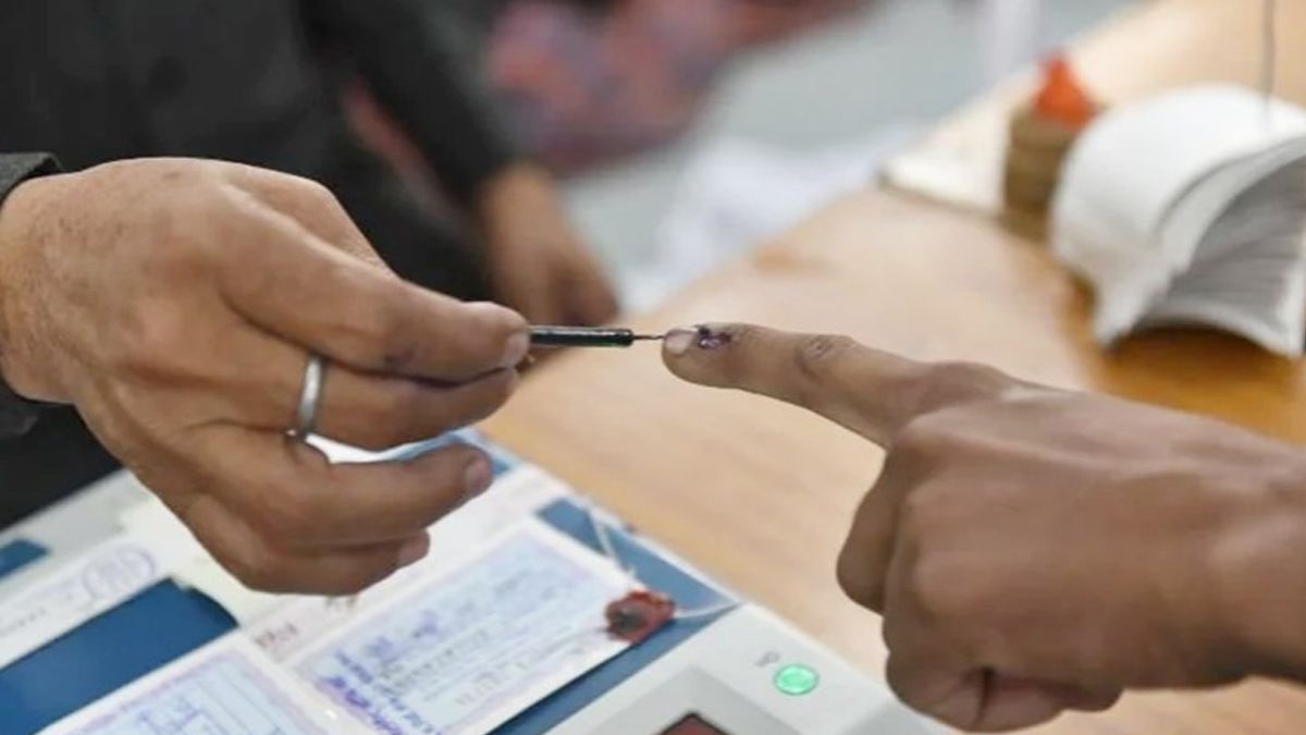 தவெக அரசுக்கான முதல் அக்னிப்பரீட்சை! தாராபுரம், மதுராந்தகம் இடைத்தேர்தல் வாக்குப்பதிவு தொடங்கியது! (06 அக்டோபர் 2026)
