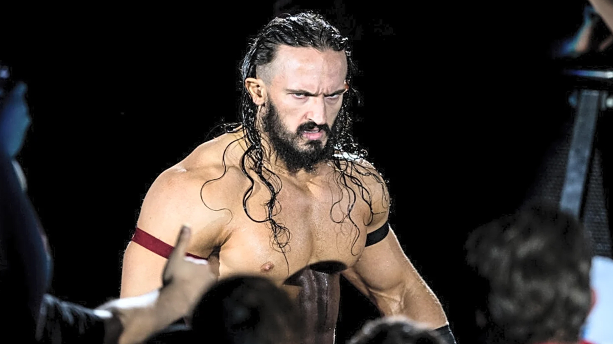 பிரபல WWE மற்றும் AEW மல்யுத்த வீரர் 'பேக்' (Pac) திடீர் மரணம்: 40 வயதில் உயிரைப் பறித்தது என்ன? அதிர்ச்சியில் ரசிகர்கள்!