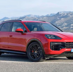 இந்தியாவில் அறிமுகமானது புதிய Porsche Cayenne எலெக்ட்ரிக் கார்: 642 கி.மீ மைலேஜ், விலை முழு விவரம்!